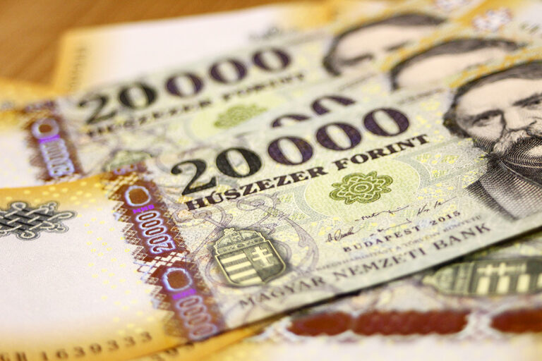 CSALÁDI PÓTLÉK KIEGÉSZÍTÉS