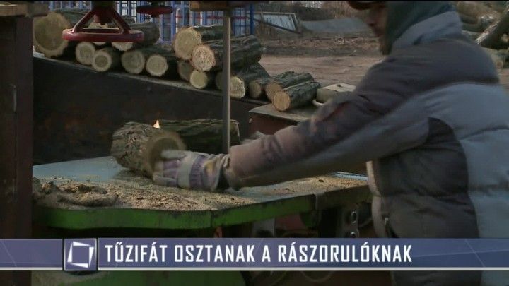 Tüzifát osztanak ingyen